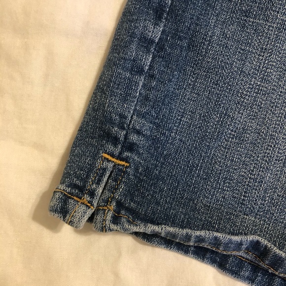 Levi’s Mom Jean Style Shorts - Picture 5 of 5